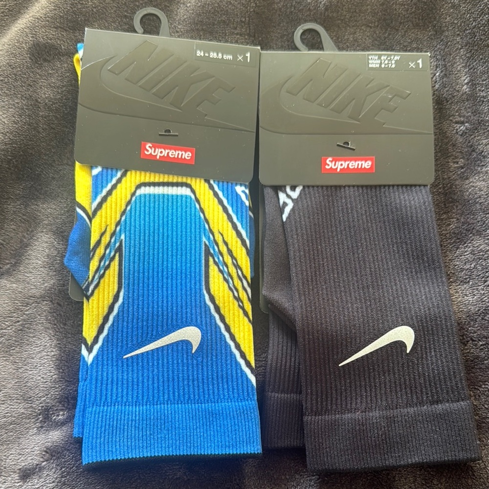 NWT Supreme x Nike Women and Men's Socks